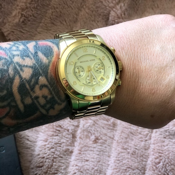 Michael Kors
Oversized Chronograph Gold Watch 45mm - Picture 3 of 7